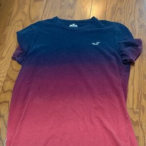 Hollister Men's Burgundy and Navy Gradient Tee